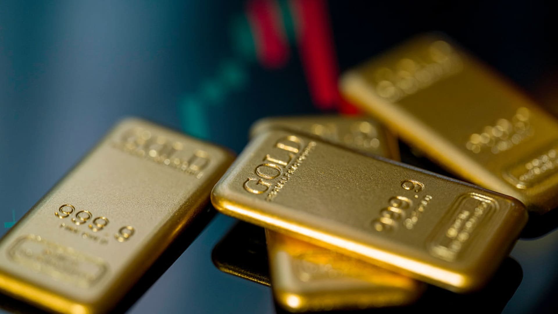 Gold Loses Its Shine (For Now): Why Prices Crashed From Record Highs -And Why Families Selling Old Jewellery